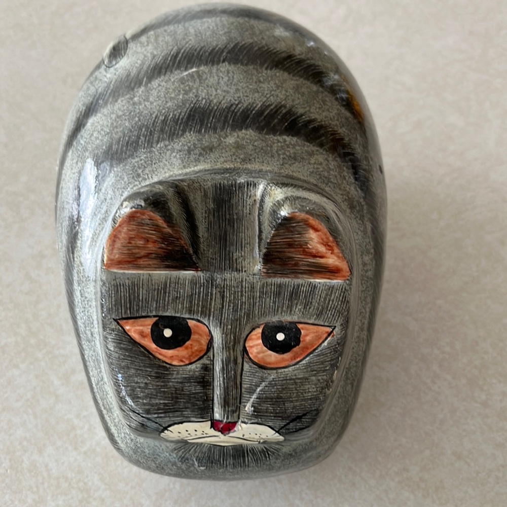 Gray tabby box.
